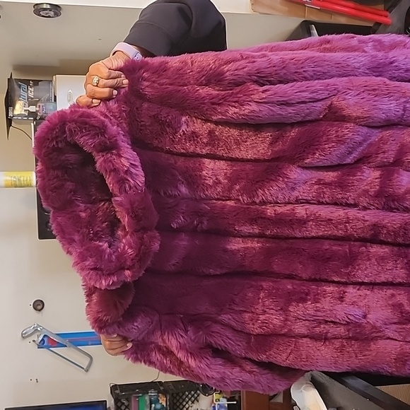 Faux fur purple 3\4 length coat - Picture 5 of 8